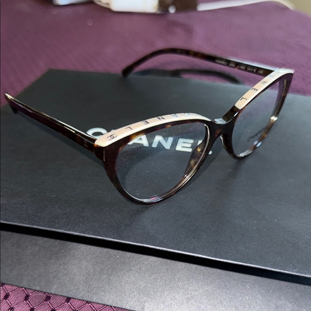 CHANEL Tortoiseshell Cat Eye Glasses - optical